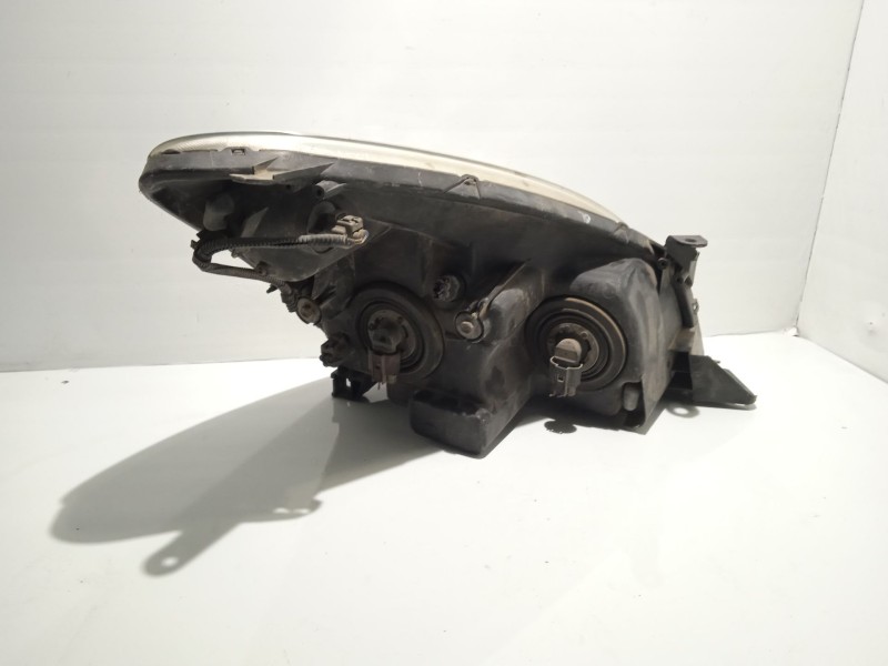 Recambio de faro izquierdo para toyota corolla verso (e12) referencia OEM IAM   