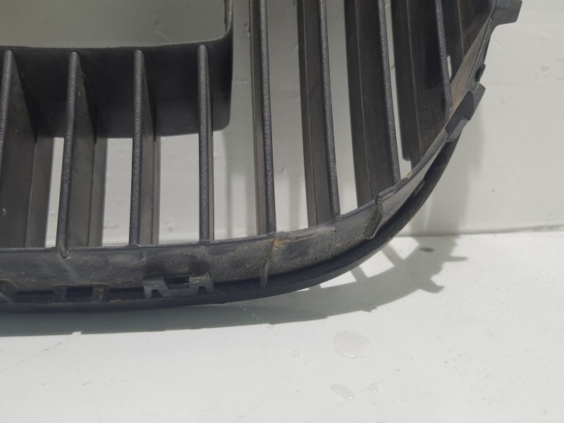 Recambio de rejilla delantera para seat cordoba berlina (6l2) stella referencia OEM IAM 831332  