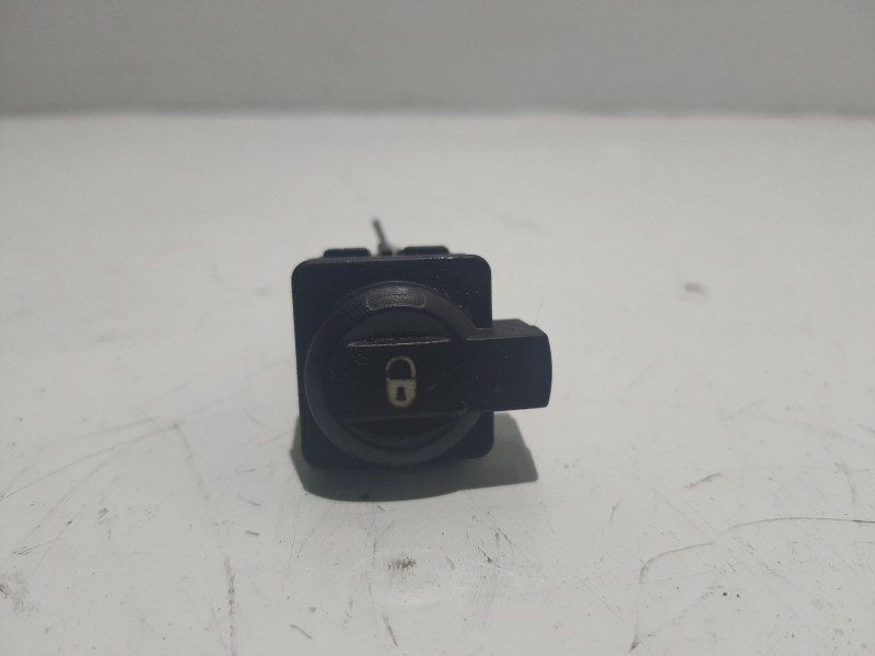 Recambio de interruptor para citroen c4 berlina 1.6 16v hdi referencia OEM IAM 60519  