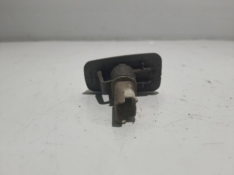 Recambio de piloto lateral derecho para citroen saxo referencia OEM IAM 3307  