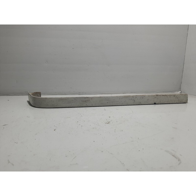 Recambio de moldura bajo faro derecho para volvo serie 940 berlina/familiar referencia OEM IAM 1358549  