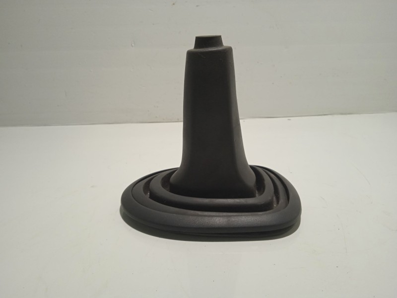 Recambio de guarnecidos palanca cambio para toyota yaris (ksp9/scp9/nlp9) referencia OEM IAM 588080D090B0  