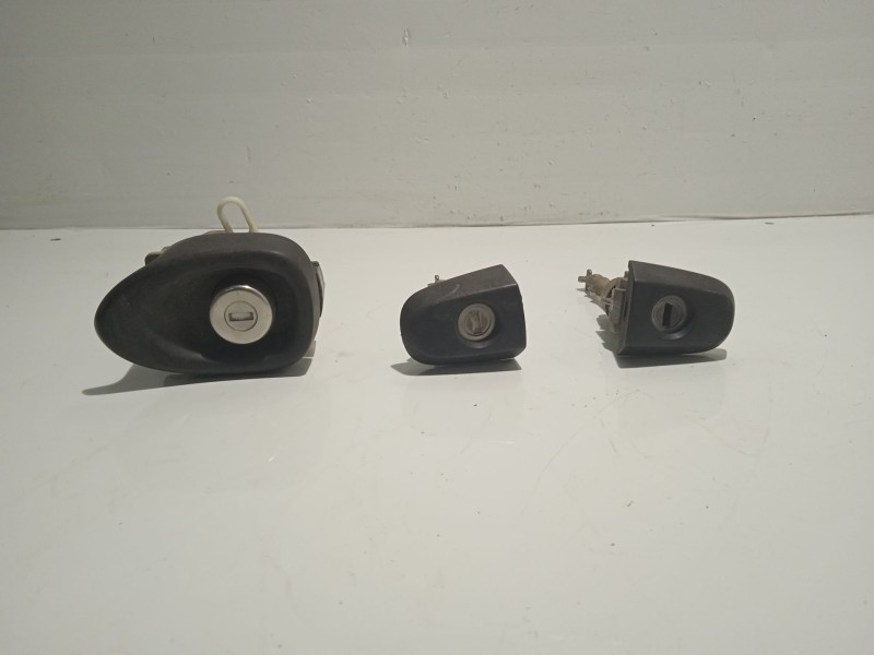 Recambio de juego bombines para toyota yaris (ksp9/scp9/nlp9) referencia OEM IAM 450200D03 890730D120 450200D030