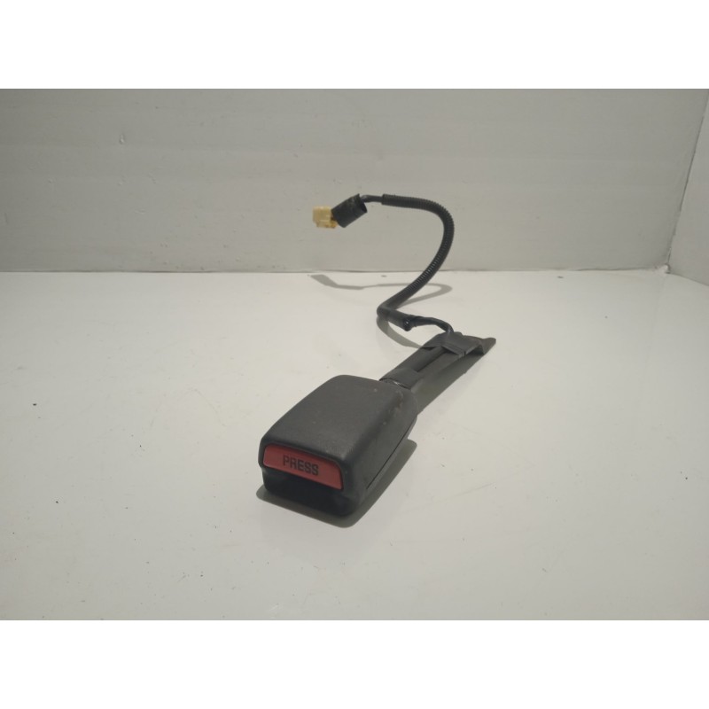 Recambio de anclaje cinturon delantero izquierdo para toyota yaris (ksp9/scp9/nlp9) referencia OEM IAM   