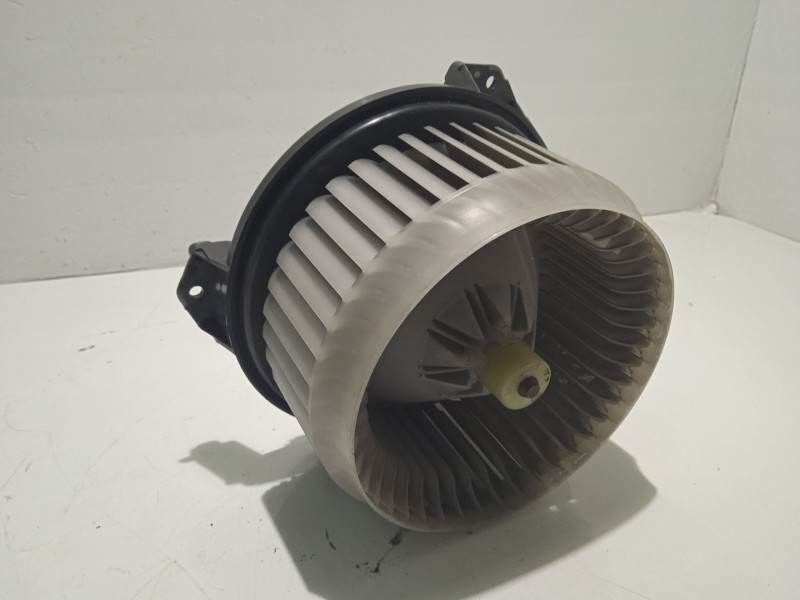 Recambio de ventilador calefaccion para toyota yaris (ksp9/scp9/nlp9) referencia OEM IAM AV2727000311 871030D100 DENSO