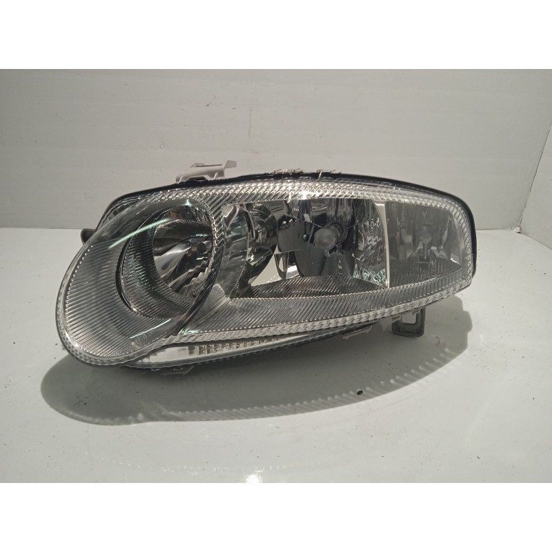 Recambio de faro izquierdo para alfa romeo 147 (190) referencia OEM IAM 46826196  