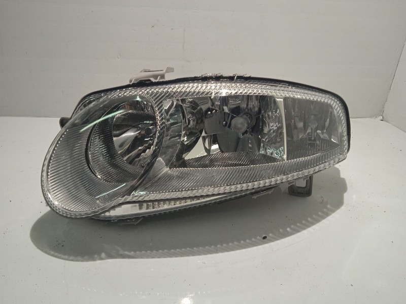 Recambio de faro izquierdo para alfa romeo 147 (190) referencia OEM IAM 46826196  