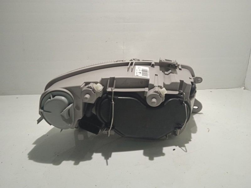 Recambio de faro izquierdo para alfa romeo 147 (190) referencia OEM IAM 46826196  