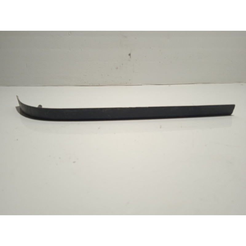 Recambio de moldura bajo faro derecho para alfa romeo 33 berlina referencia OEM IAM 03430773  