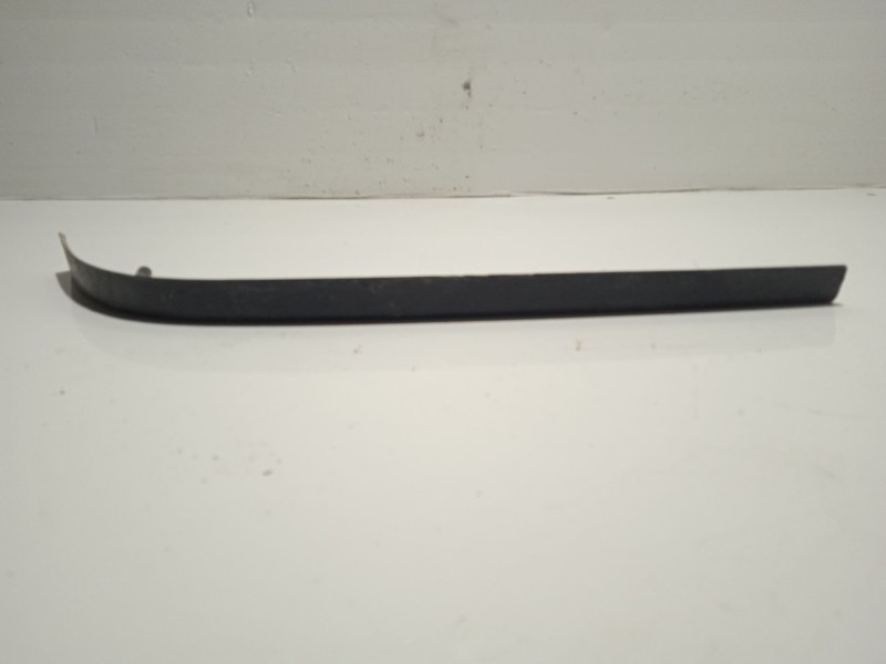 Recambio de moldura bajo faro derecho para alfa romeo 33 berlina referencia OEM IAM 03430773  
