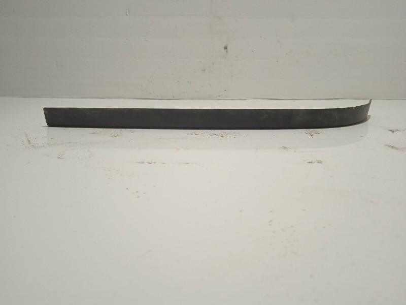 Recambio de moldura bajo faro izquierdo para alfa romeo 33 berlina referencia OEM IAM 03431773  