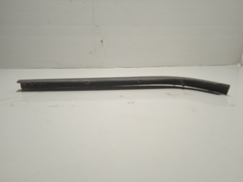 Recambio de moldura bajo faro izquierdo para alfa romeo 33 berlina referencia OEM IAM 03431773   Recambio de moldura bajo faro izquierdo para alfa romeo 33 berlina referencia OEM IAM 03431773