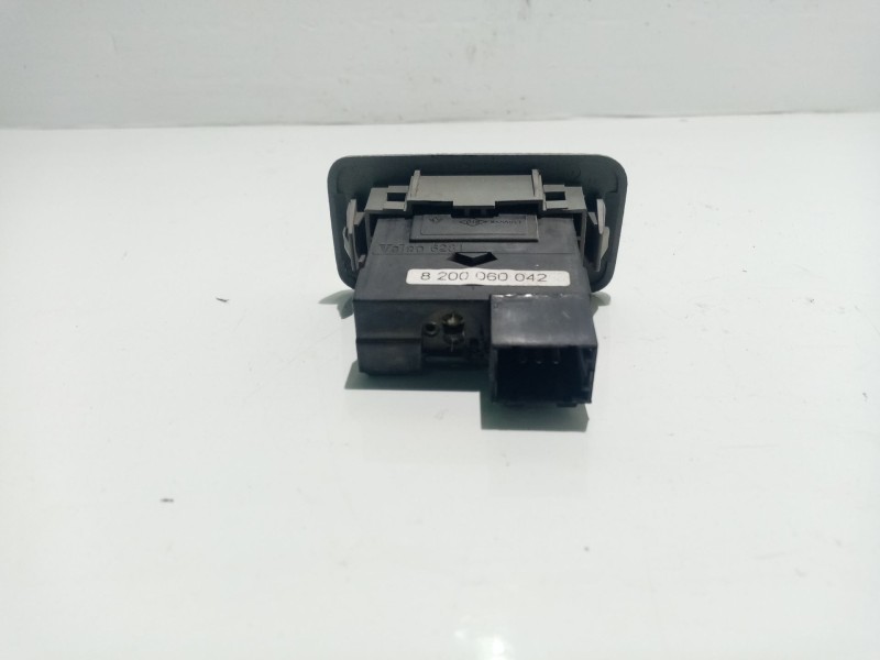 Recambio de mando regulacion luces para renault master ii phase 2 caja cerrada referencia OEM IAM 8200060042  