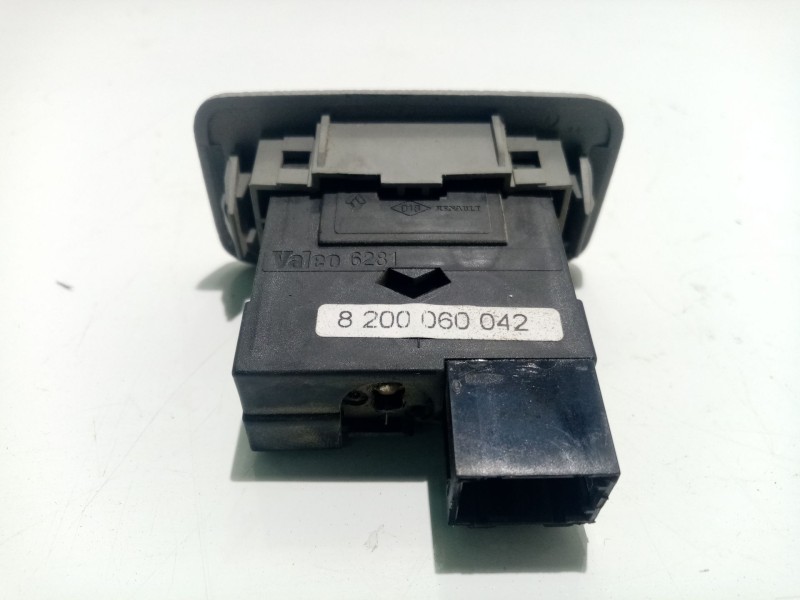 Recambio de mando regulacion luces para renault master ii phase 2 caja cerrada referencia OEM IAM 8200060042  