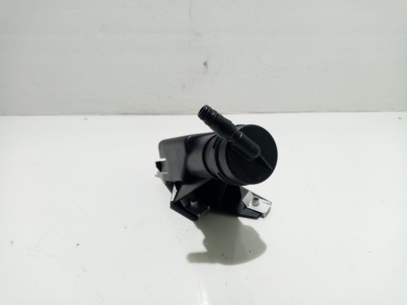 Recambio de eyector lavaparab para toyota avensis referencia OEM IAM 21442  