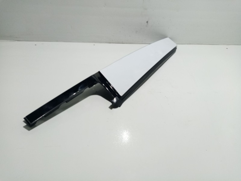 Recambio de moldura pilar derecho para jeep compass ii referencia OEM IAM 68246270AC   Recambio de moldura pilar derecho para jeep compass ii referencia OEM IAM 68246270AC