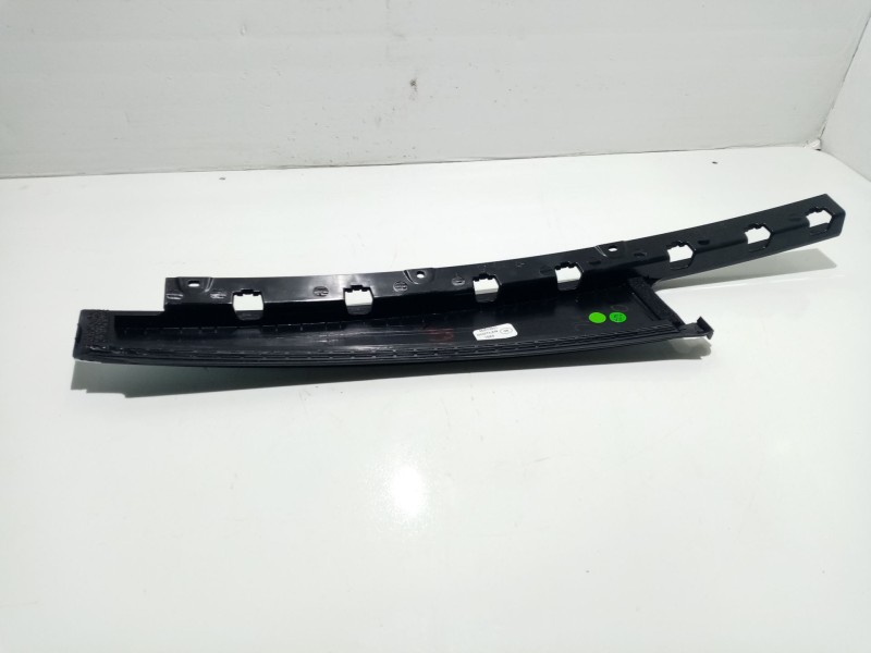 Recambio de moldura pilar derecho para jeep compass ii referencia OEM IAM 68246270AC   Recambio de moldura pilar derecho para jeep compass ii referencia OEM IAM 68246270AC