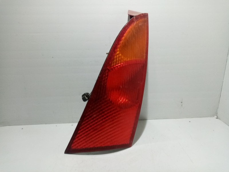 Recambio de piloto trasero izquierdo para ford focus berlina (cak) trend referencia OEM IAM 1214223  