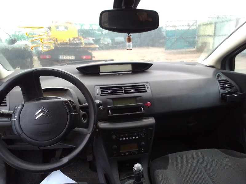 citroen c4 berlina del año 2005