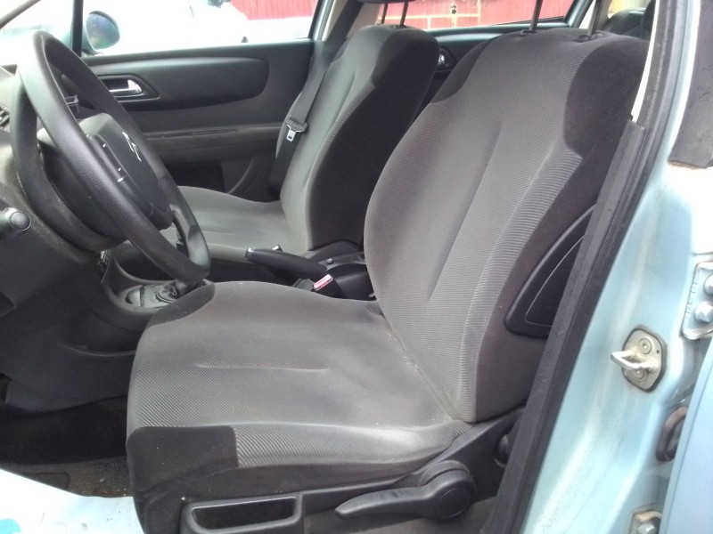 citroen c4 berlina del año 2005