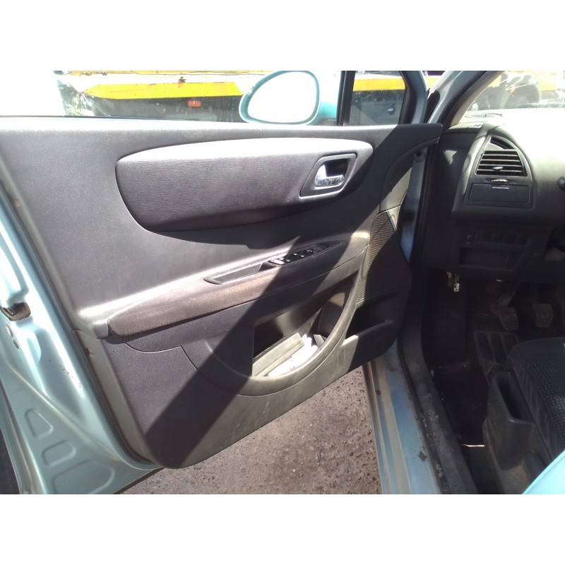 citroen c4 berlina del año 2006