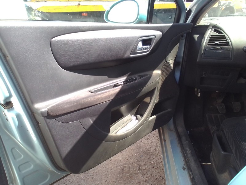 citroen c4 berlina del año 2006