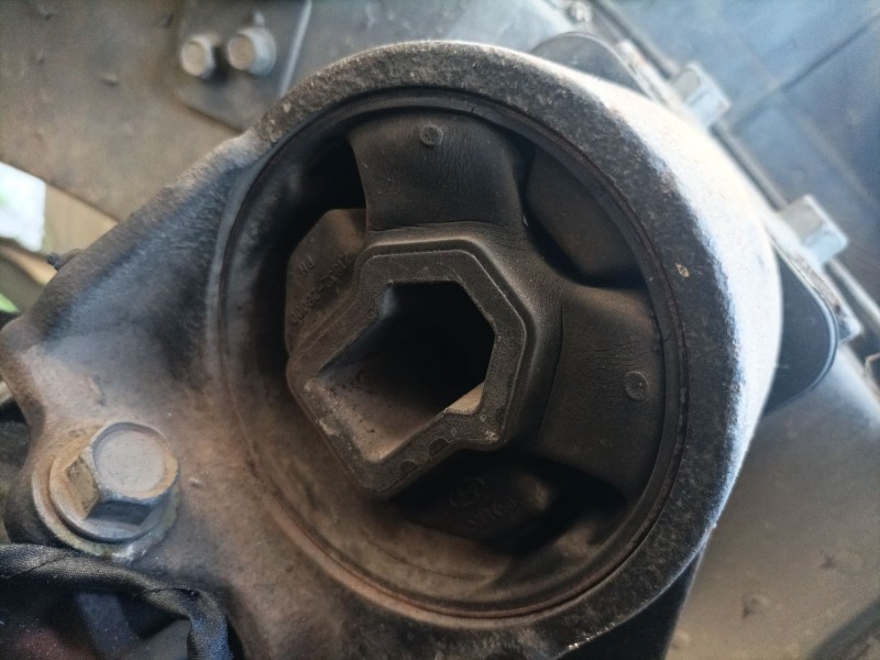 Recambio de soporte cambio para hyundai santa fe cm referencia OEM IAM   