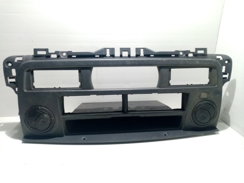 Recambio de mascara central de salpicadero para renault master ii phase 2 caja cerrada referencia OEM IAM 8200188999  