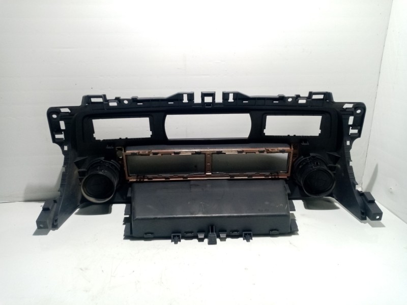 Recambio de mascara central de salpicadero para renault master ii phase 2 caja cerrada referencia OEM IAM 8200188999  