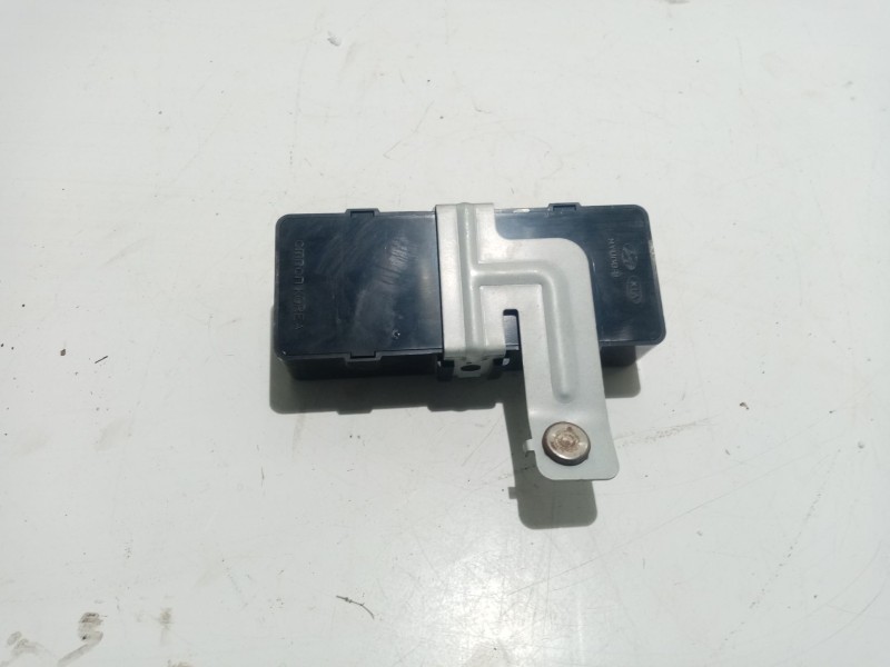 Recambio de modulo electronico para hyundai santa fe cm referencia OEM IAM 952302B210  