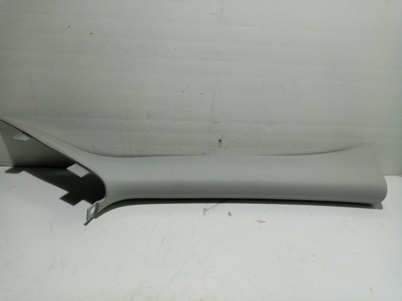 Recambio de moldura pilar delantero derecho para jeep compass ii referencia OEM IAM 7DR98PS4AA  