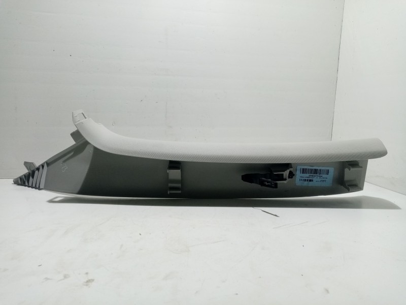Recambio de moldura pilar delantero derecho para jeep compass ii referencia OEM IAM 7DR98PS4AA  
