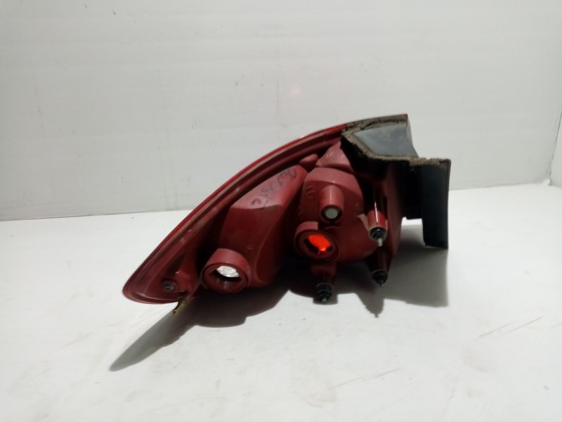 Recambio de piloto trasero derecho para hyundai santa fe cm referencia OEM IAM 924022B000  