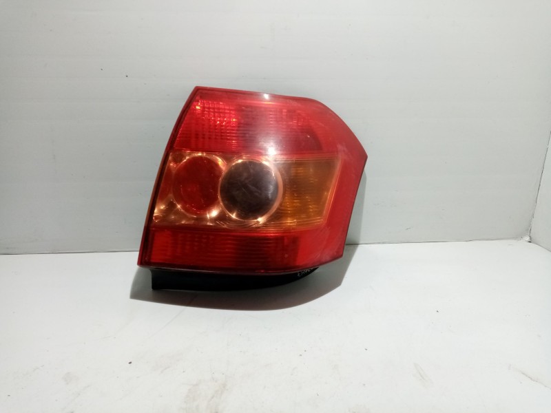 Recambio de piloto trasero izquierdo para toyota avensis berlina (t25) referencia OEM IAM 8155002301  