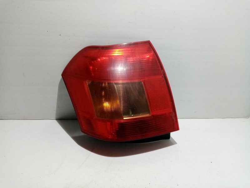 Recambio de piloto trasero derecho para toyota corolla (e12) referencia OEM IAM    Recambio de piloto trasero derecho para toyota corolla (e12) referencia OEM IAM