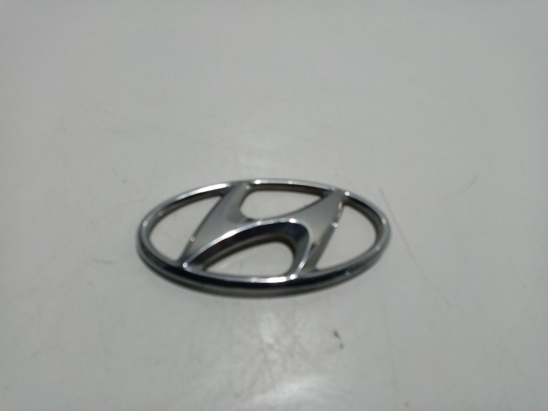 Recambio de anagrama para hyundai santa fe cm referencia OEM IAM 863002B000  