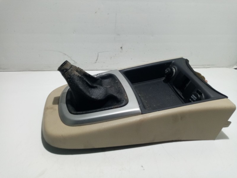 Recambio de consola central para hyundai santa fe cm referencia OEM IAM 846512B000 846912B000 846422B200