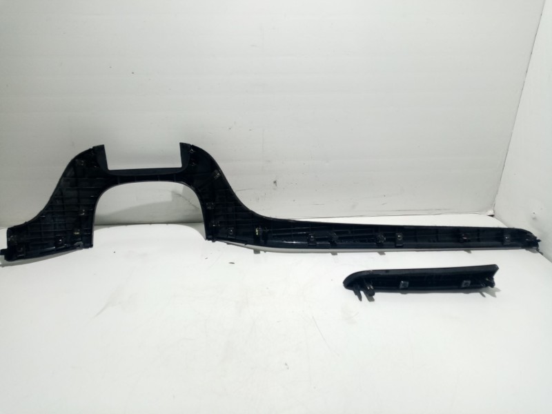 Recambio de moldura para hyundai santa fe cm referencia OEM IAM 847862B100  