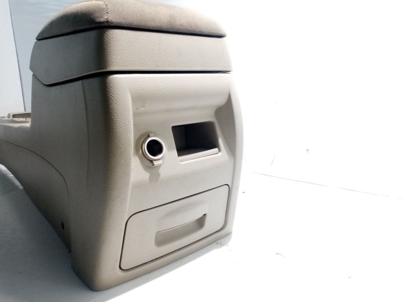 Recambio de apoyabrazos central para hyundai santa fe cm referencia OEM IAM 846112B100 846602B1101F 