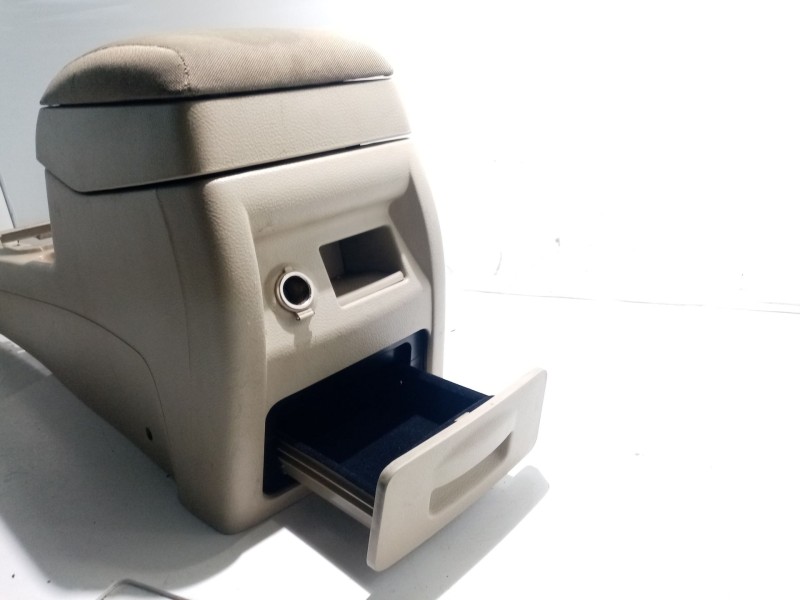 Recambio de apoyabrazos central para hyundai santa fe cm referencia OEM IAM 846112B100 846602B1101F 