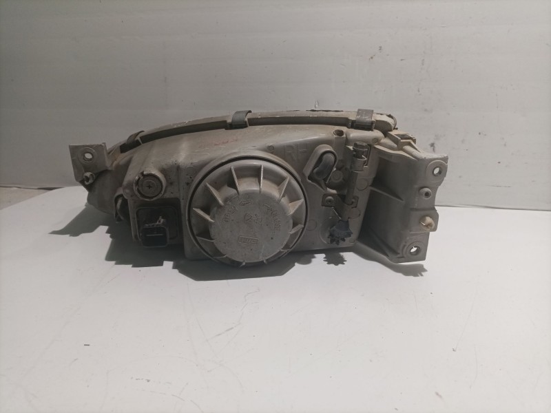 Recambio de faro izquierdo para hyundai lantra berlina (rd) 1.6 cat referencia OEM IAM   