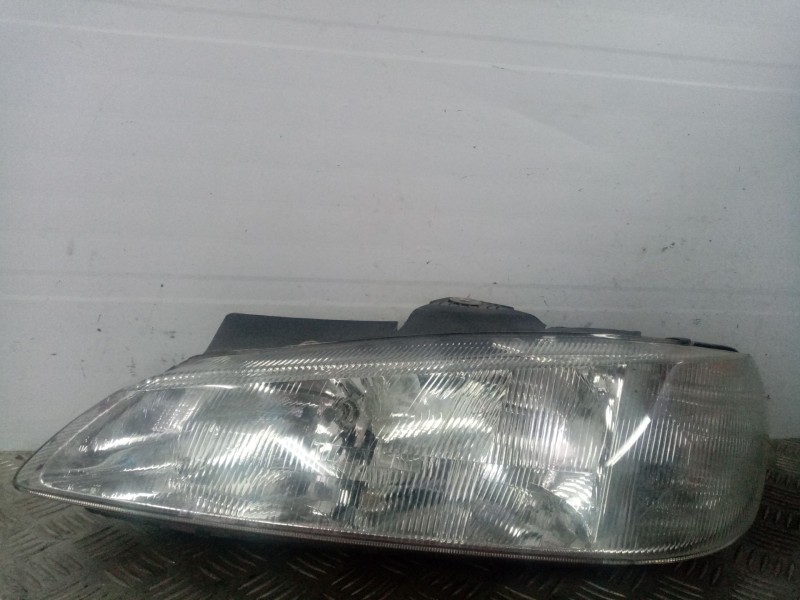 Recambio de faro izquierdo para peugeot 406 berlina (s1/s2) referencia OEM IAM   