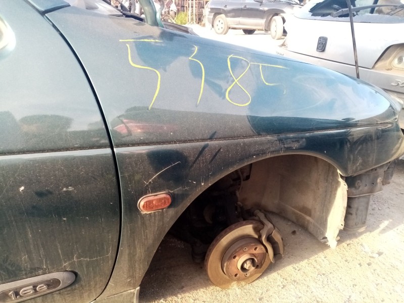 Recambio de aleta delantera derecha para renault megane i berlina hatchback (ba0) referencia OEM IAM   