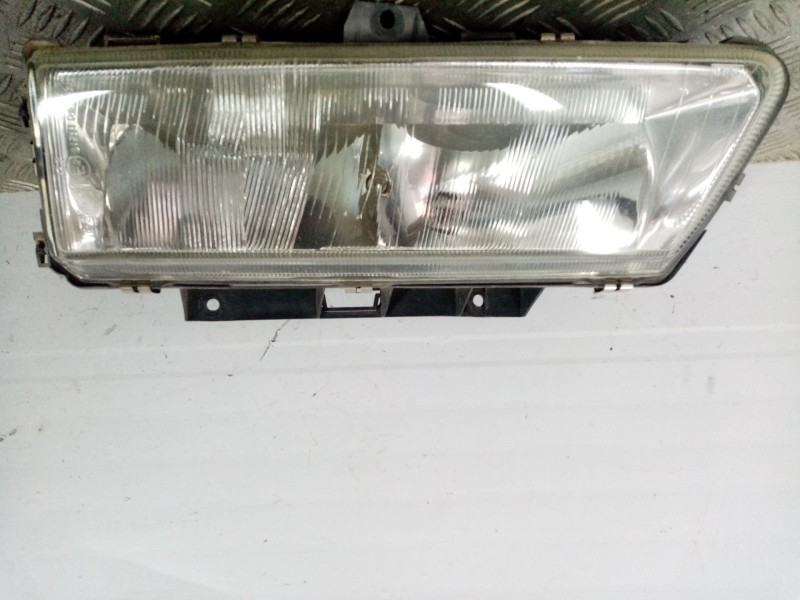 Recambio de faro izquierdo para citroen xantia berlina referencia OEM IAM   