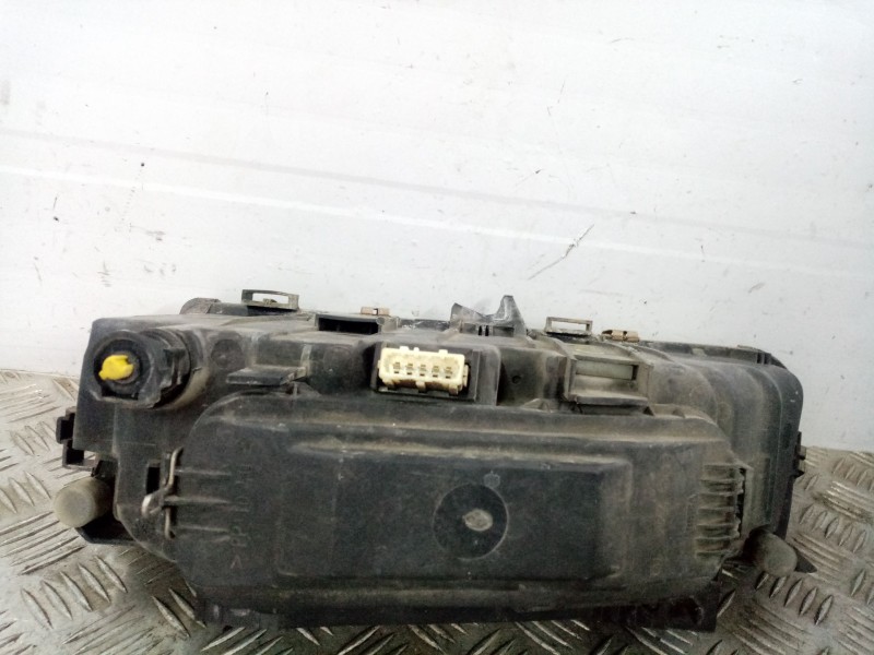 Recambio de faro derecho para citroen xantia berlina referencia OEM IAM   