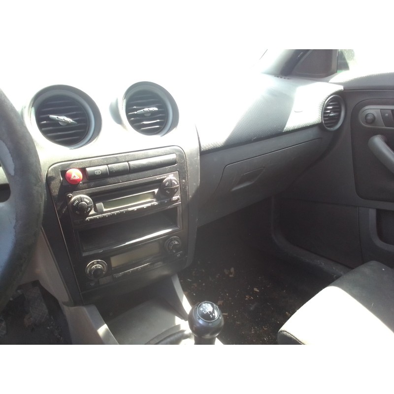 seat ibiza (6l1) del año 2008