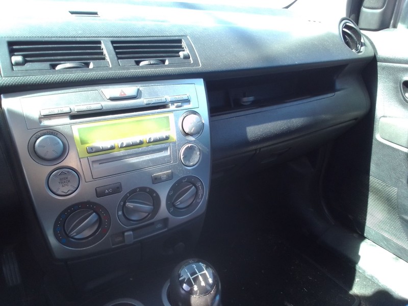 mazda 2 berlina (dy) del año 2004