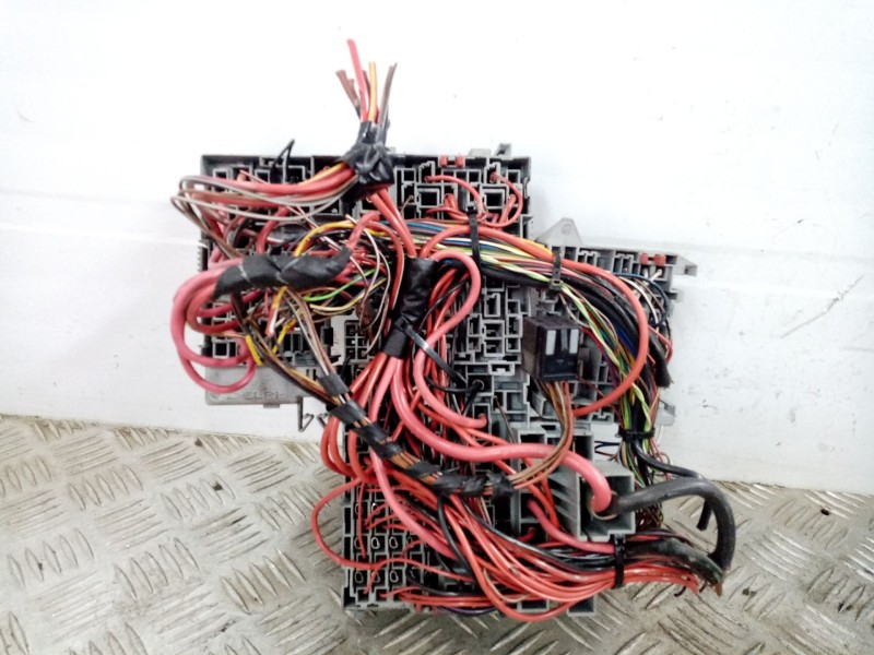 Recambio de caja reles / fusibles para opel corsa c referencia OEM IAM 0  