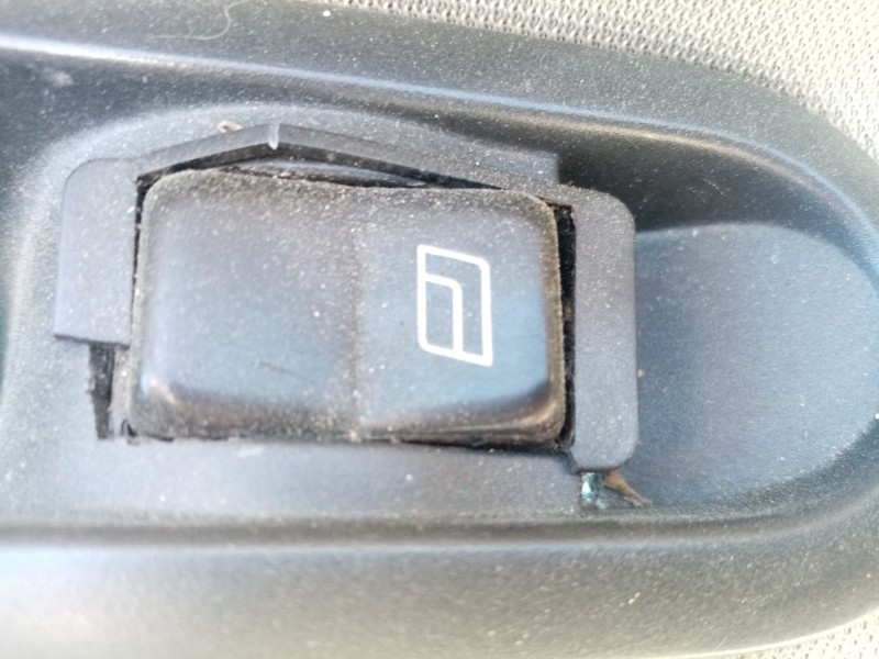 Recambio de mando elevalunas trasero izquierdo para renault scenic ii referencia OEM IAM 0  