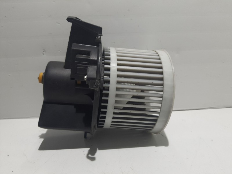 Recambio de ventilador calefaccion para fiat nuova 500 lounge referencia OEM IAM 77362539 069412654010 DEA09063